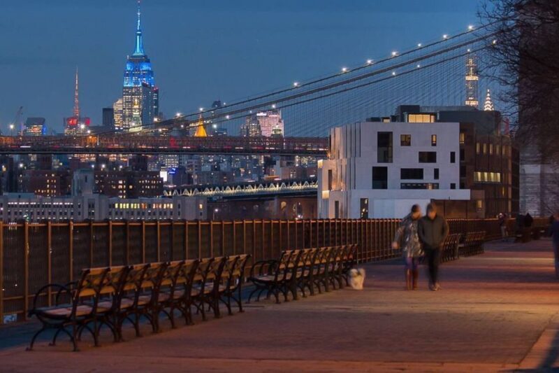 New York City: Night Skyline Bus Tour with Pizza Slice - Transportation & Group Size