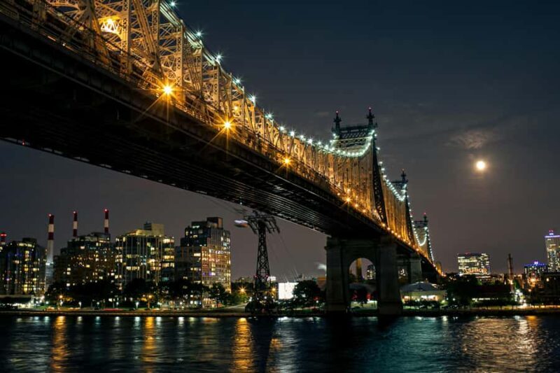 New York City Night Skyline Tour with Dumbo and Gantry Plaza - An In-Depth Look at the Experience