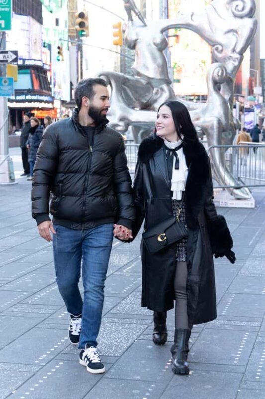 New York City: Photoshoot - Times Square - Key Points