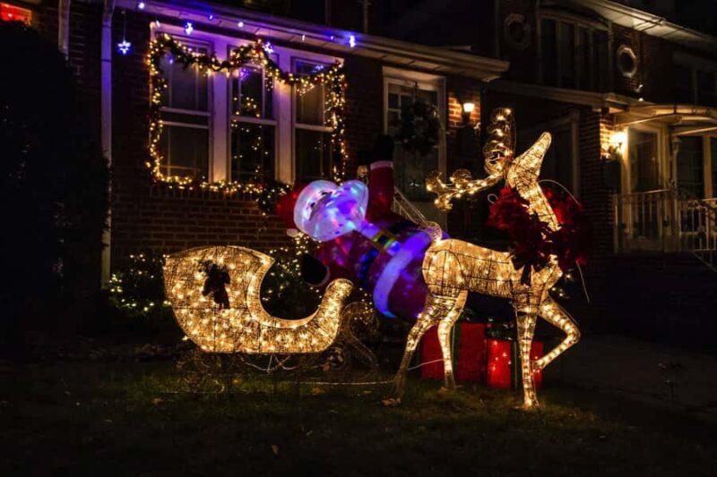 New York: Dyker Heights Christmas Lights Guided Tour - Transportation and Group Size