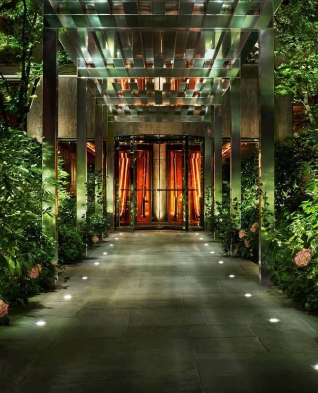 New York: Saturday Night Party with VIP Entry - Key Points