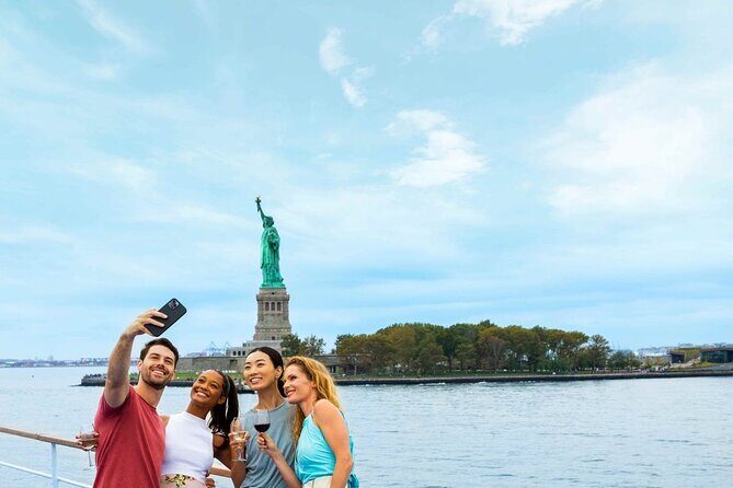 New York Signature Bottomless Mimosa Brunch in Cruise Pier 15 - Who Will Love This Experience?