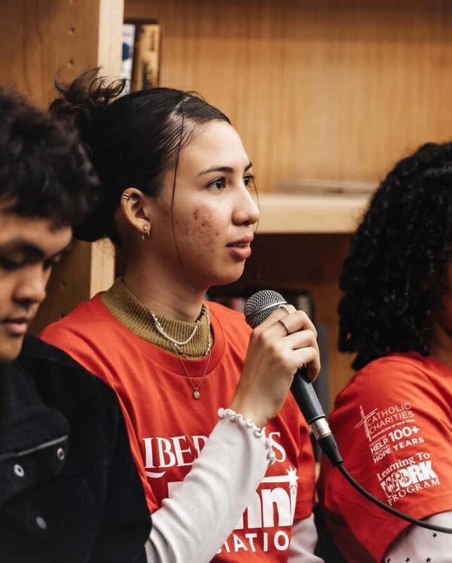 New York: Street & Travel Photo Tour with Local Photographer - Discovering New York through a Local Lens