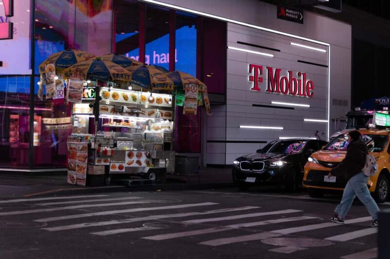 New York: Times Square Evening Walking Tour with Hot Dog - Key Points