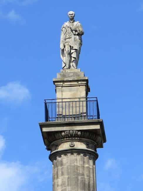 Newcastle Revealed Tour: History, Bridges and Secrets in Spanish - Key Points