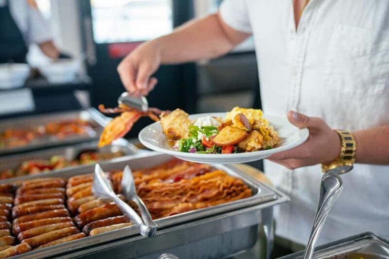 Newport Beach: Champagne and Brunch Buffet City Cruise - Service and Entertainment