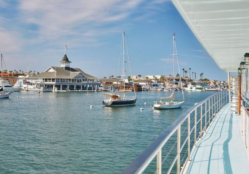 Newport Beach: Christmas Day Buffet Brunch or Dinner Cruise - Key Points