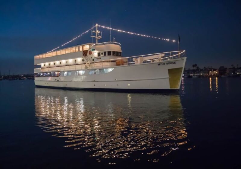 Newport Beach: Christmas Eve Buffet Brunch or Dinner Cruise - Who Should Consider This Experience?