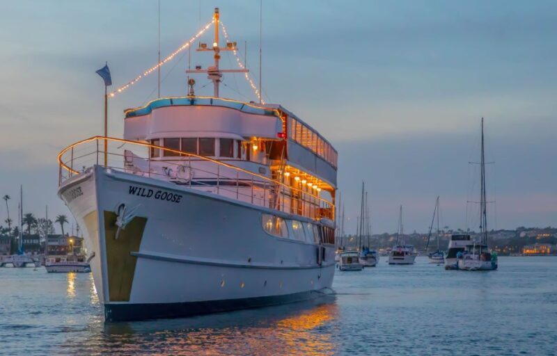 Newport Beach: City Cruises Weekend Dinner Cruise with DJ - Key Points