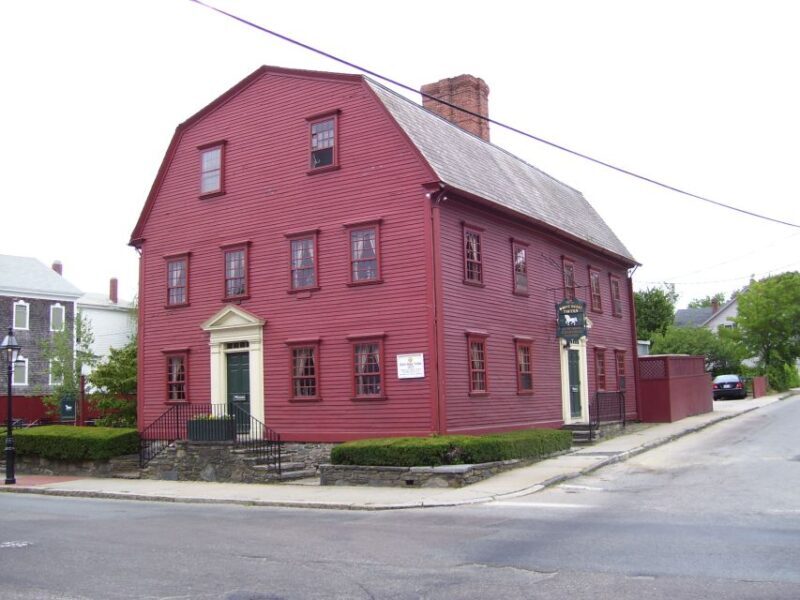 Newport: Historic District Ghosts Guided Walking Tour - Key Points