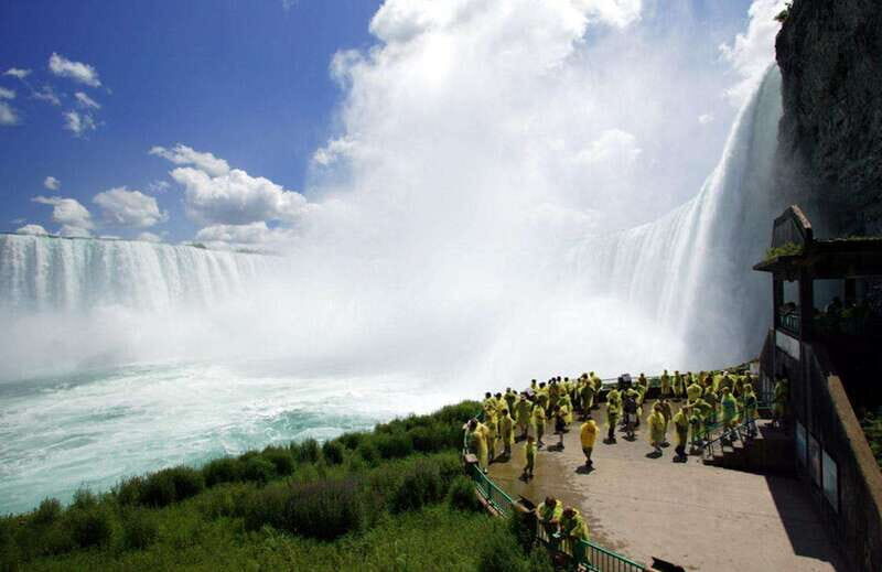 Niagara Falls: Boat, Journey Behind the Falls, & Tower Tour - The Value of a Guided Tour