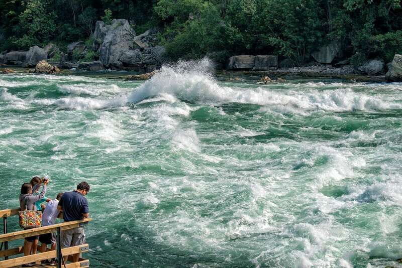 Niagara Falls, Canada: Sightseeing Tour with Boat Ride - Additional tips if you’re booking