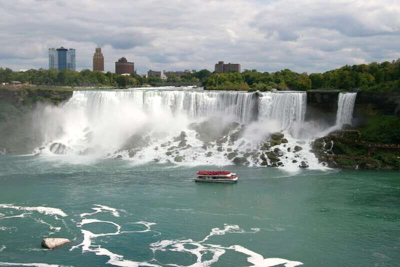 Niagara Falls: Day & Night Tour with Boat Ride and Dinner - FAQs