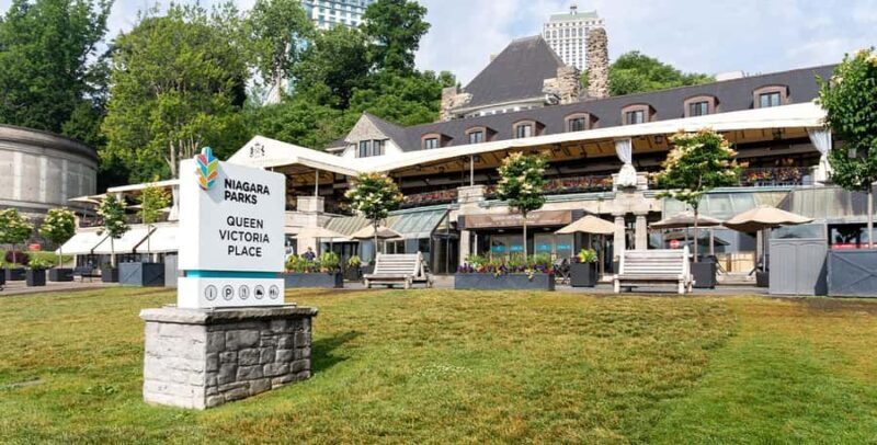 Niagara Falls: Light up the Falls + Dinner Walking Tour - The Sum Up: Who Is This Tour Best For?