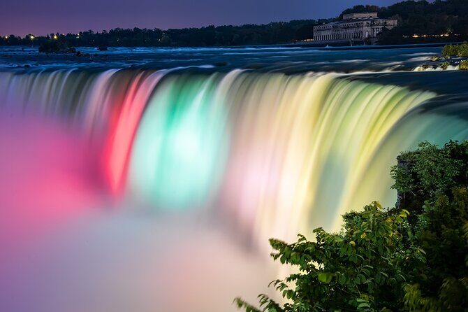 Niagara Falls Night Illumination Tour: Holiday Edition - An Honest Look at the Niagara Falls Night Illumination Tour