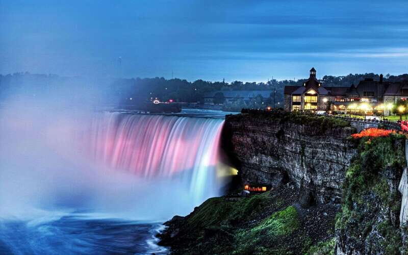 Niagara Falls: Night Tour w/ 3 Course Dinner & Light Show - An Engaging Night at Niagara Falls