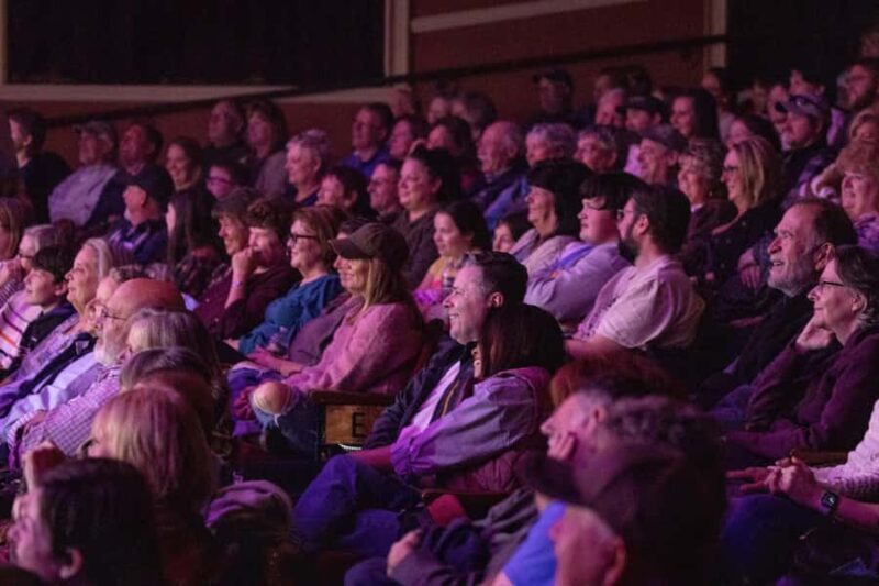 Niagara Falls, USA: Magic Theatre - Illusionist Leon Etienne - What Makes This Show Stand Out?