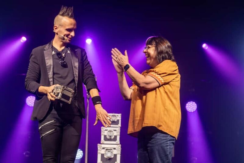 Niagara Falls, USA: Magic Theatre - Illusionist Leon Etienne - Why Travelers Love It