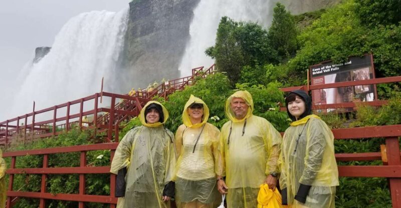 Niagara, USA: Cave of the Winds Adventure Winter Tour - The Experience from a Traveler’s Perspective