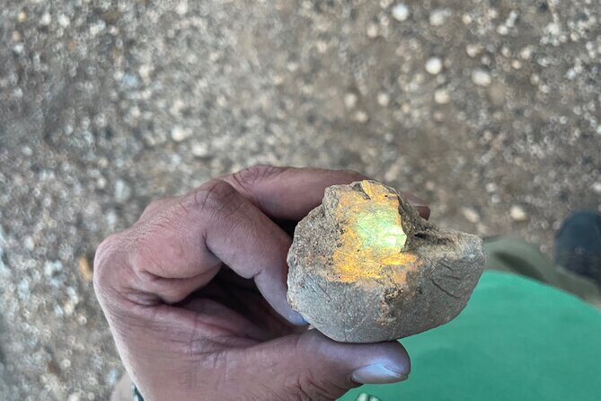 Night time fluorescent Rockhounding Tour - An In-Depth Look at the Night Time Fluorescent Rockhounding Tour