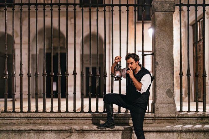 Night Tour Dark Secrets and Legends of Pamplona - Key Points