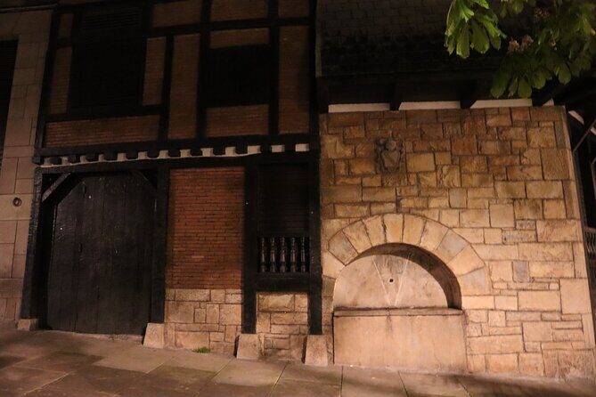 Night Tour Dark Secrets and Legends of Pamplona - Secrets within the Royal and General Archive of Navarra