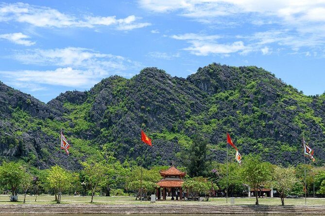 Ninh Binh Daily Tour: Hoa Lu -Mua Cave -Tam Coc- Bike-Swimming with Sunset Party - What Makes This Tour Stand Out?