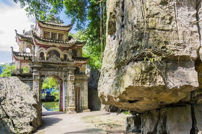 Ninh Binh Day Tour by Luxury Transfer from HANOI (Group of 9) - An In-Depth Look at the Tour Itinerary