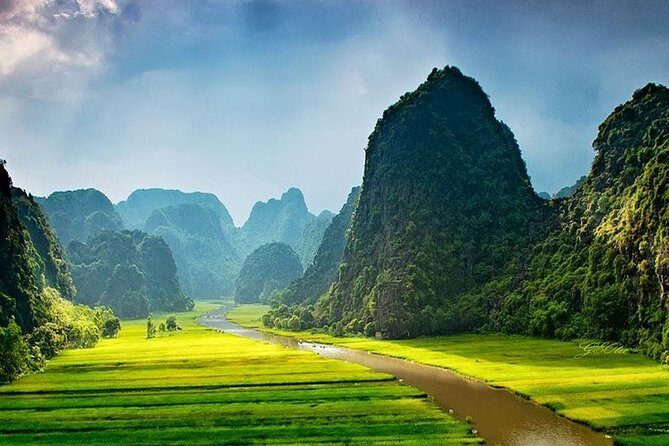Ninh Binh full day trip to Hoa Lu - Tam Coc - Mua Cave - Climbing Mua Cave for Panoramas