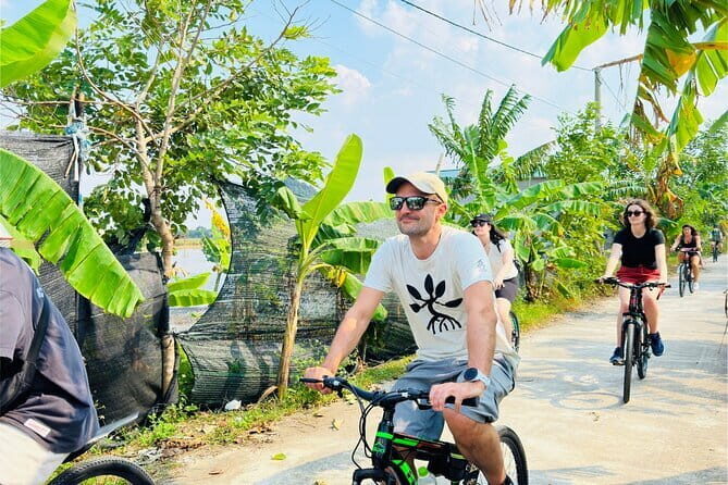 Ninh Binh, Hoa Lu Tam Coc Full Day Luxury Tour with English Guide - Starting the Day: Pickup and Transit