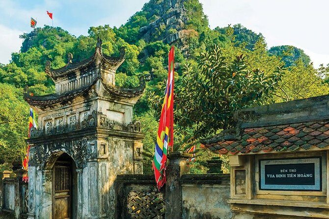 Ninh Binh Private Tour : Hoa Lu Citadel - Tam Coc Boat Trip - Bich Dong Pagoda - Cultural Experience and Return