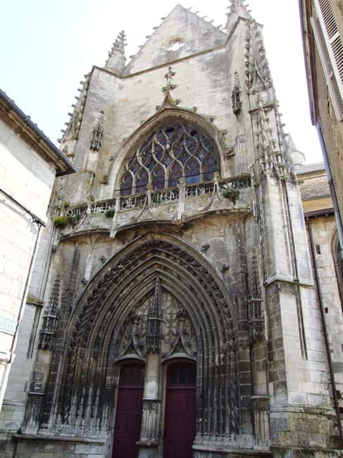 Niort: Guided Walking Tour of the City - Religious Monuments and Civic Buildings