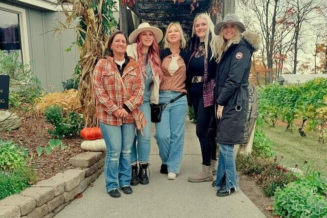 NON BUS Traverse City Fine Red Wine Tasting Tour - Transportation and Group Dynamics