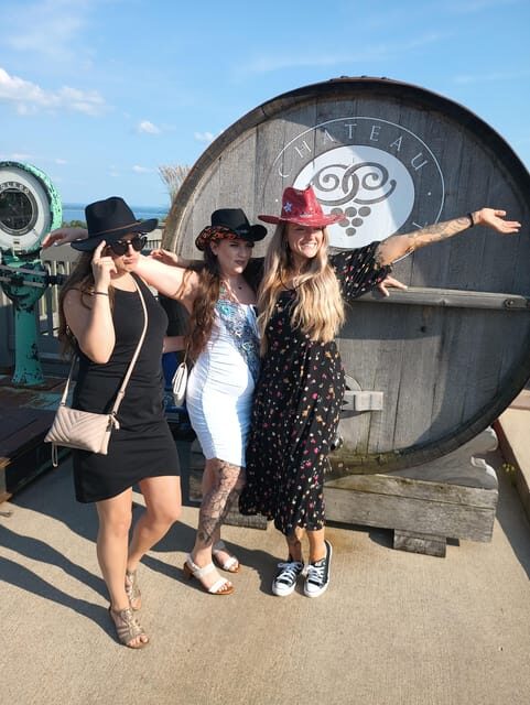 NON BUS Traverse City Old Mission Peninsula 4 Winery Tour - Key Points