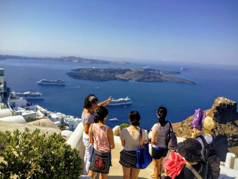 North Santorini: Private Tour with Oia Sunset by Natives - Detailed Breakdown of the Itinerary