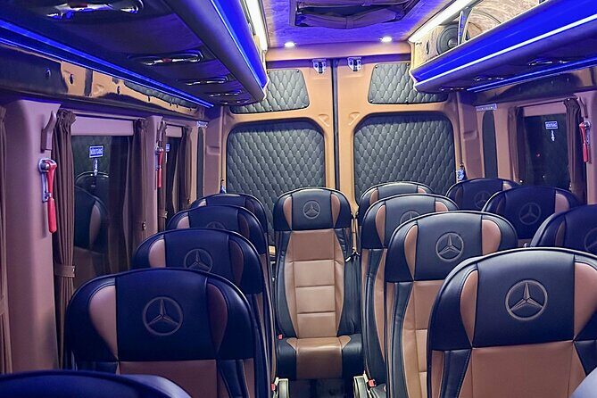 Northern Lights Chase minibus, portraits, toilet, meal, guarantee - FAQ