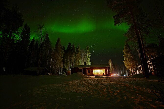 Northern Lights Hunting in Lappish old cottage - The Guide and Their Role