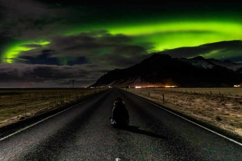 Northern Lights in Mini Bus, Photos, Hot Cocoa and Pastries - Key Points