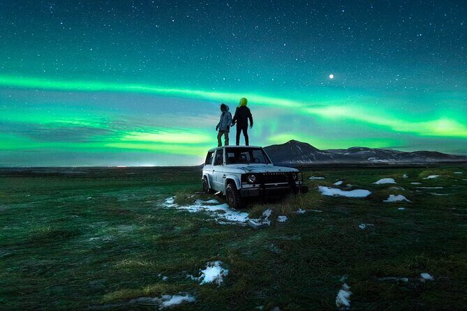 Northern Lights Minibus Tour with Free Photos & Hot Chocolate - Key Points