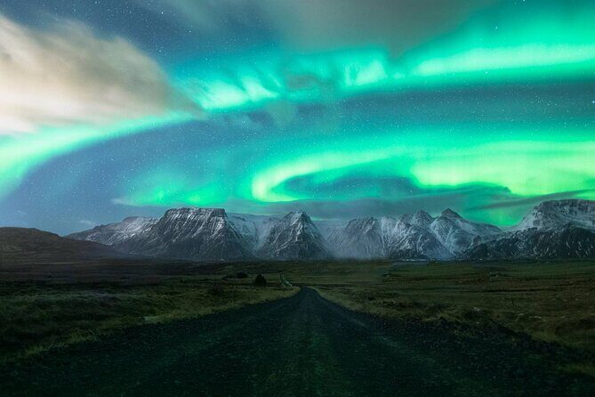 Northern Lights Minibus Tour with Free Photos & Hot Chocolate - Who Would Love This Tour?