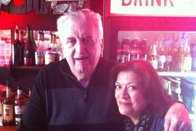 NOT OPERATING Walking tour to Chicago dive bars - Walking and Neighborhood Exploration
