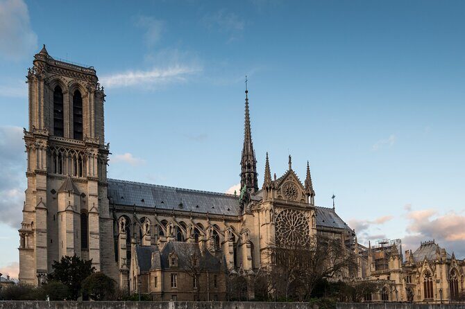 Notre Dame Paris outdoor Tour with Crypt Entry - FAQ