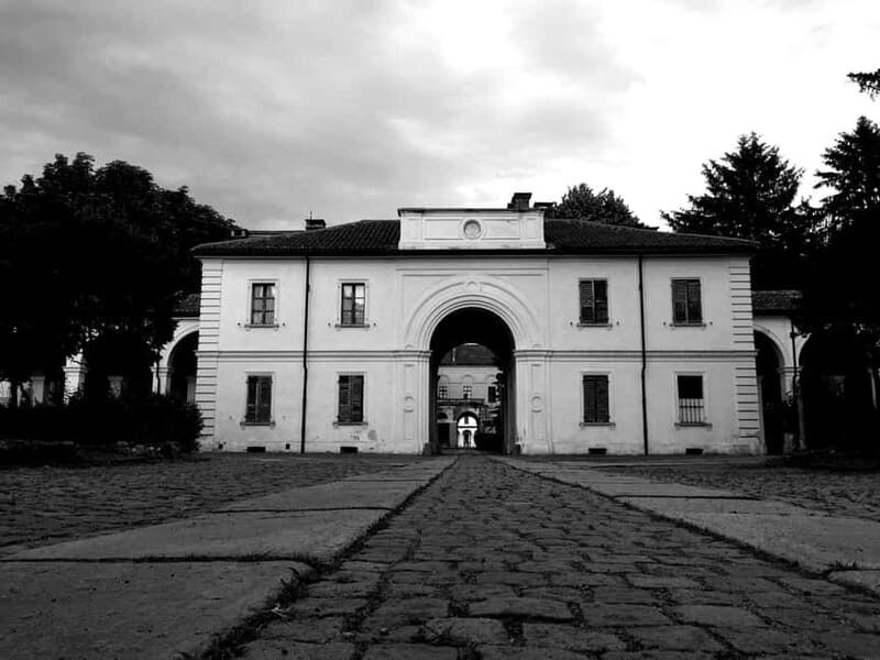 NOTTURNO AL MANICOMIO DI COLLEGNO - Key Points