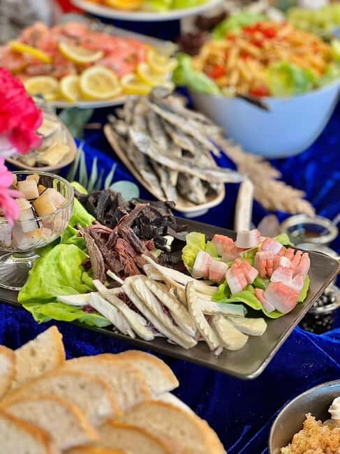 Nuuk City Highlights by Car with Greenlandic Tasting - Greenlandic Tasting at Café Nuan