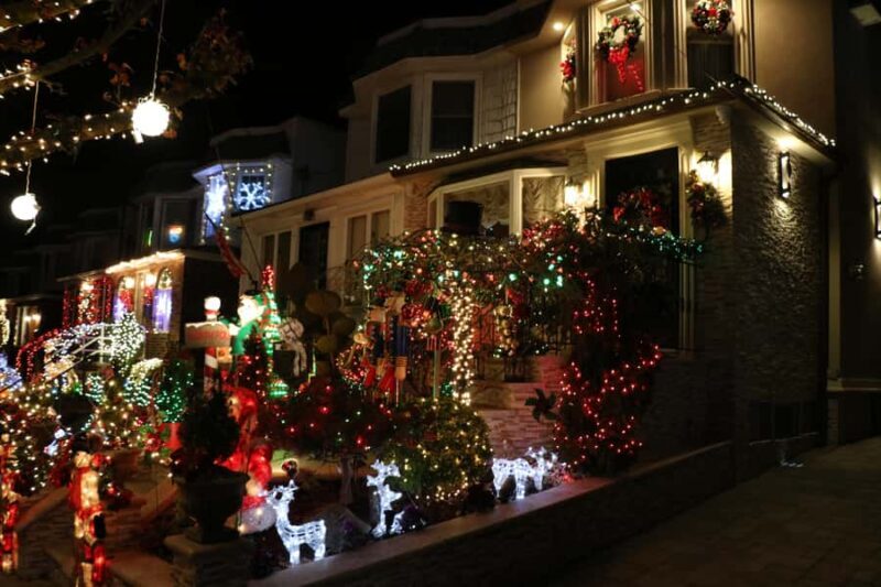 NYC: Christmas Lights Dyker Heights, Bay Ridge and DUMBO - An In-Depth Look at the Tour Experience
