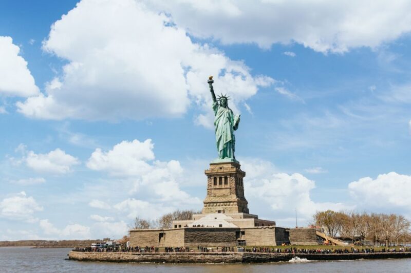 NYC: Circle Line 1.5-Hr Landmarks Skip-The-Box-Office Cruise - Who Should Consider This Tour?
