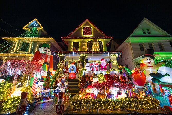 NYC: Dyker Heights Christmas Lights Express Hot Coco+Santa Cookie - NYC: Dyker Heights Christmas Lights Express Hot Coco+Santa Cookie – A Practical Look