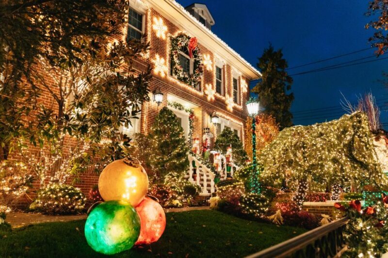 NYC: Dyker Heights Christmas Lights & Skyline View Bus Tour - An In-Depth Look at the Tour Experience