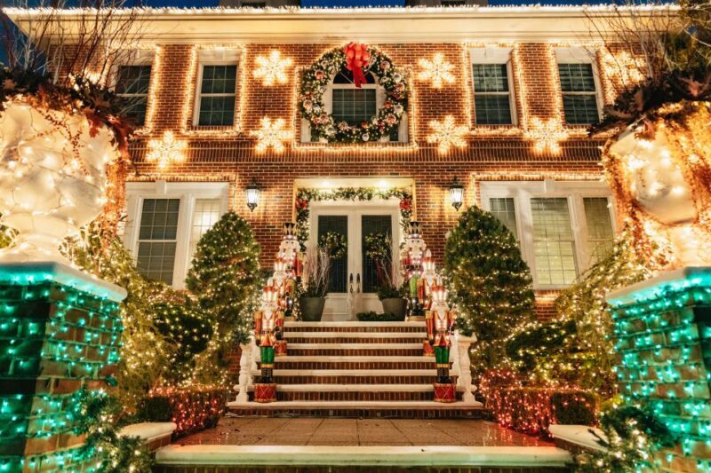 NYC: Dyker Heights Christmas Lights & Skyline View Bus Tour - What the Reviews Reveal
