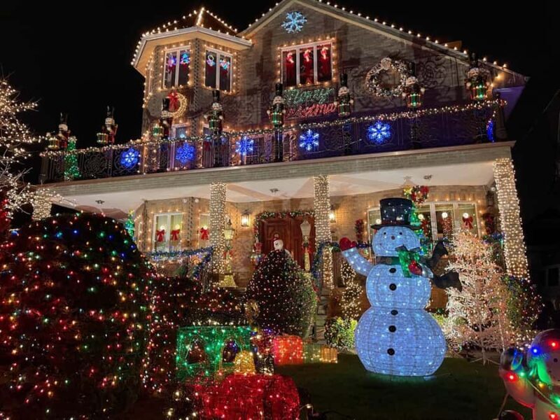 NYC: Dyker Heights Christmas Lights Tour with Guide - Key Points
